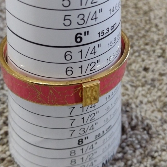 TOMMY BAHAMA PINK AND CRACKLED GOLD-TONE CLAMPER BANGLE 7.2" BRACELET - Picture 9 of 10